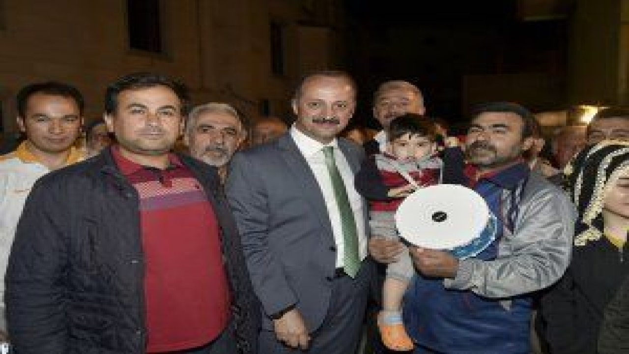 Mamak Belediye Başkanı Mesut Akgül, Ekin ve Cengizhan Mahalle sakinleriyle sahurda bir araya geldi