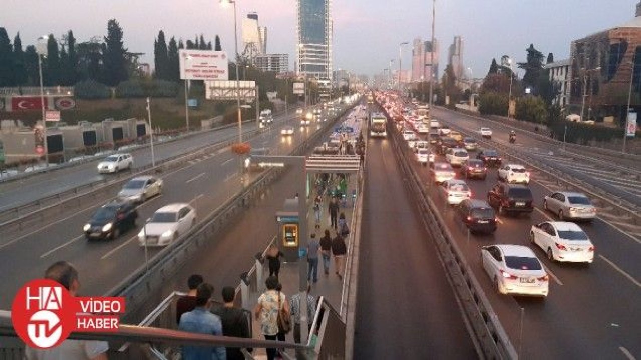 Depremin ardından İstanbul trafiğinde son durum