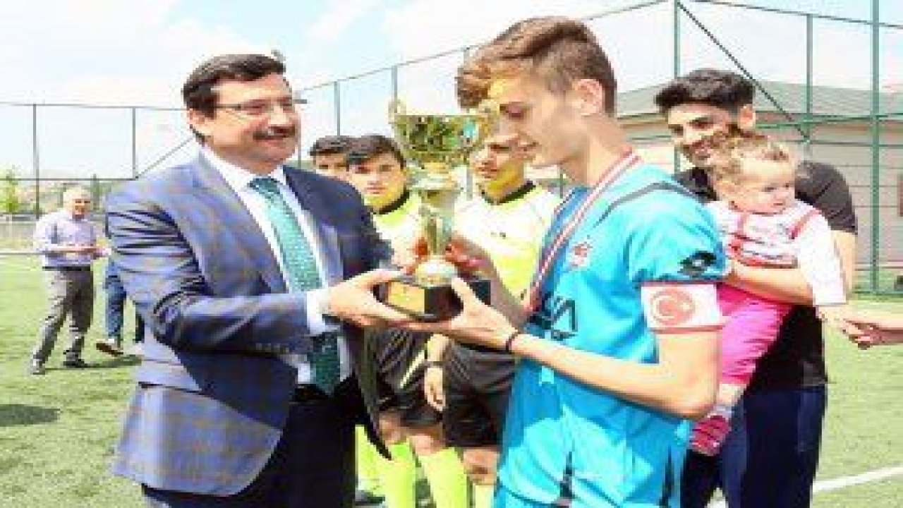 Keçiören “Liseler arası Gençlig Futbol Turnuvası” final maçı ile sona erdi