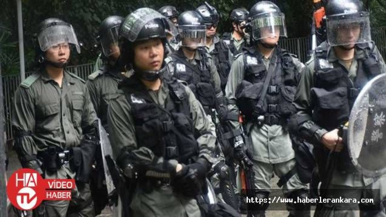 Hong Kong polisinden göstericilere müdahale