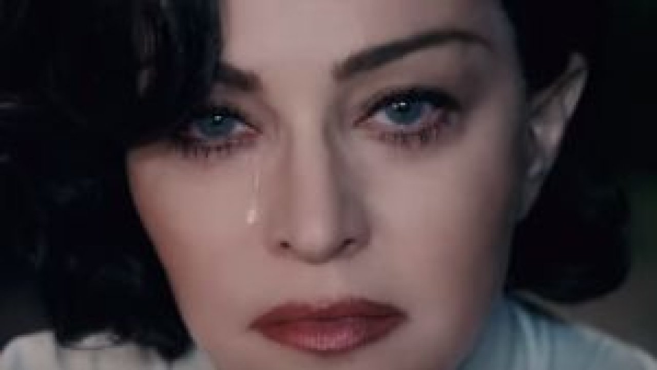 Madonna’nın Yeni Video Klibi Çok Dikkat Çekti
