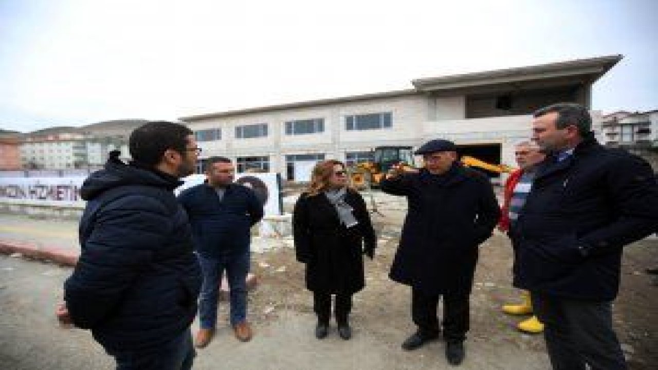 Başkan Yaşar, Belediyenin ilçede yürüttüğü çalışmaları yaz kış demeden denetleyor