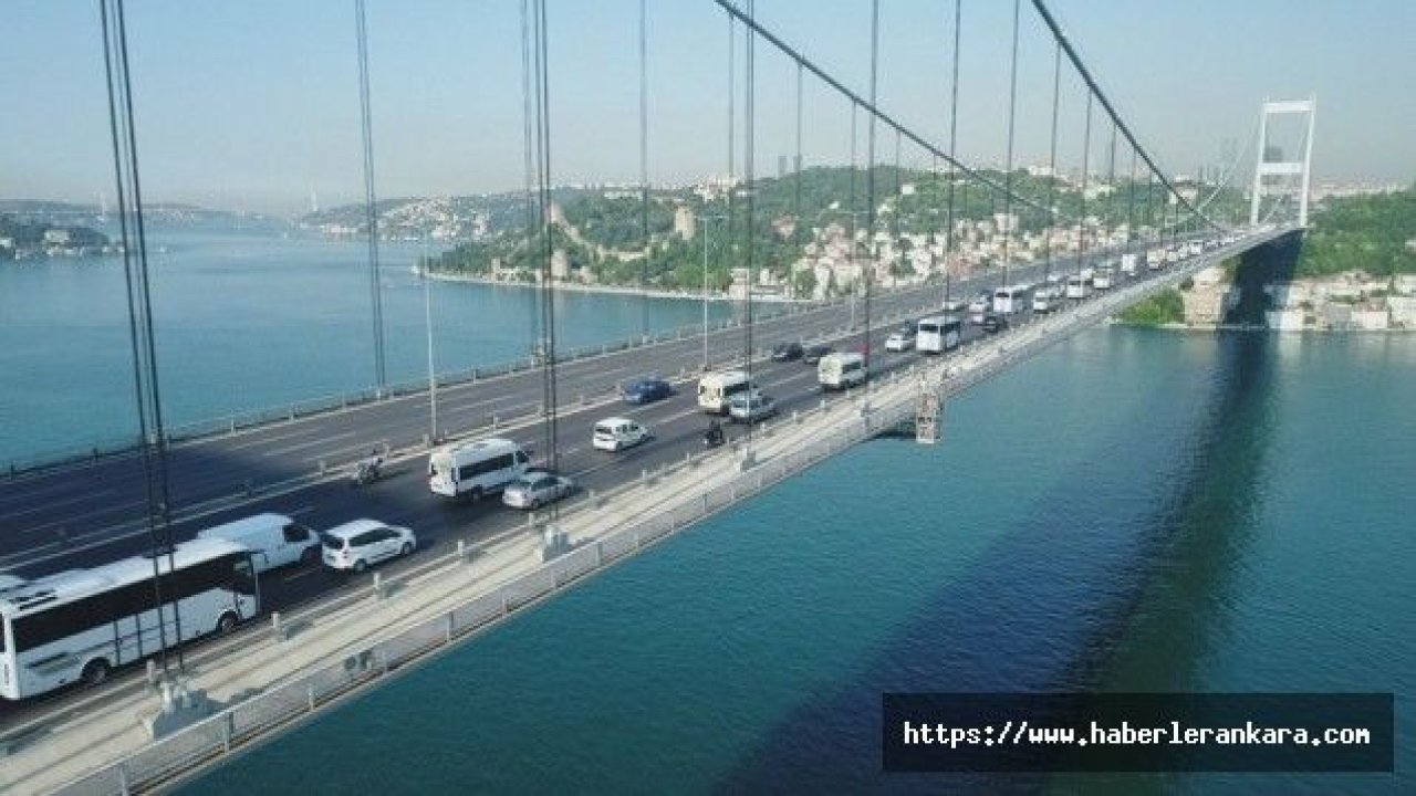 Sabah saatlerinde köprüde oluşan trafik yoğunluğu havadan görüntülendi