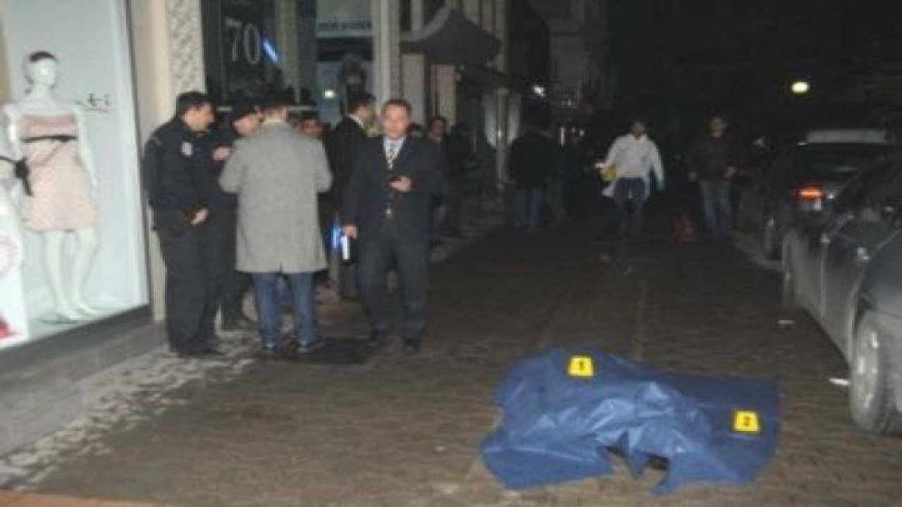 İzmir’de Ölümlü Kavga! Yanında Çalışan Elemanını Döverek Öldürdü!