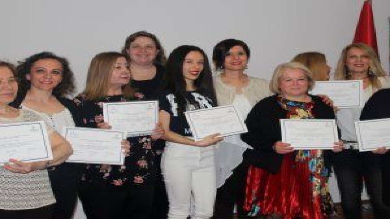 Çankaya Belediyesinin hak ihlallerinin önüne geçmek amacıyla düzenlediği “Kadının İnsan Hakları“ eğitiminden 16 kadın daha mezun oldu