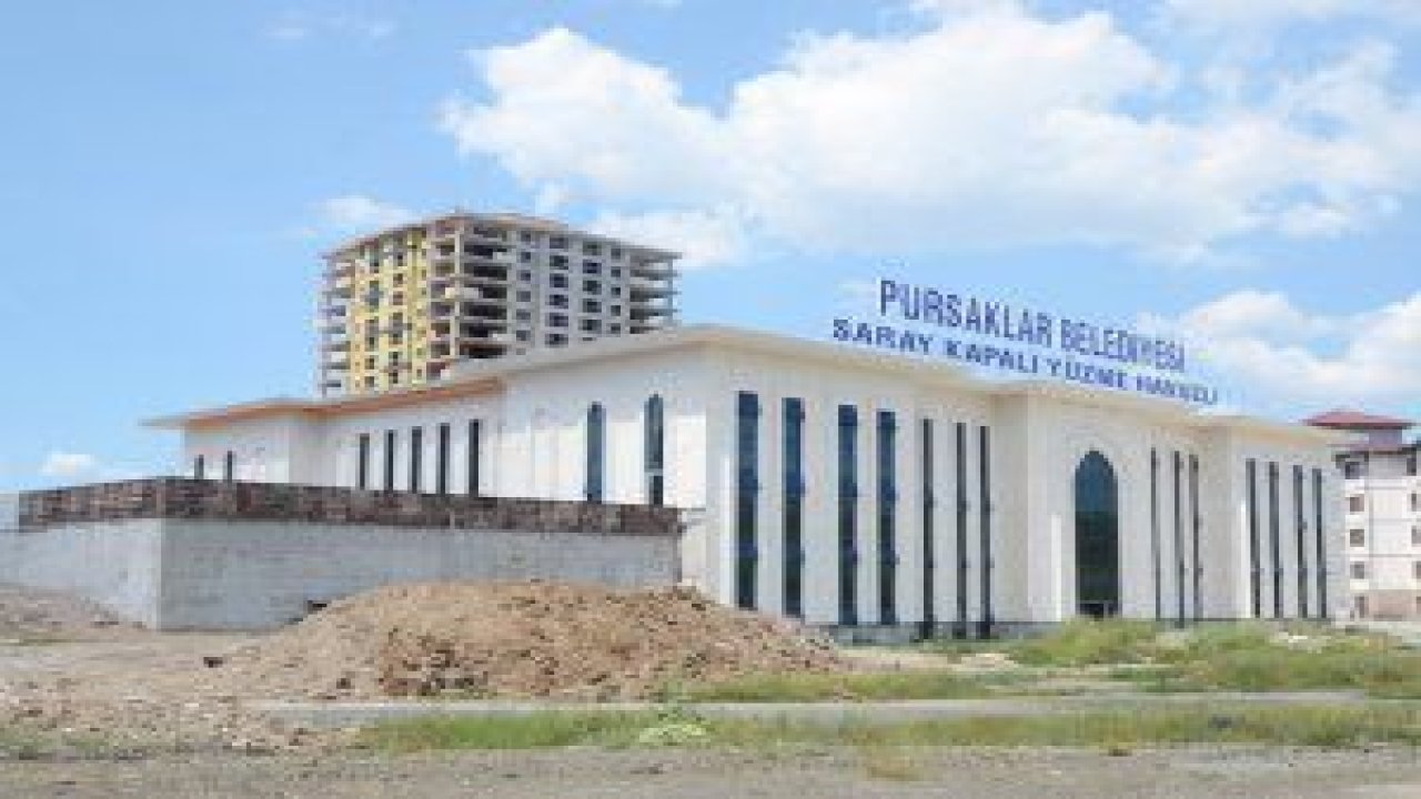 Pursaklar Yarı Olimpik Kapalı Yüzme Havuzu hızlı bir şekilde tamamlanıyor