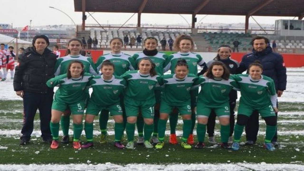 Gölbaşı Belediye Spor Kadın Futbol Takımı, Çankaya Eğitim Spor’u 8-0’lık bir farkla yendi