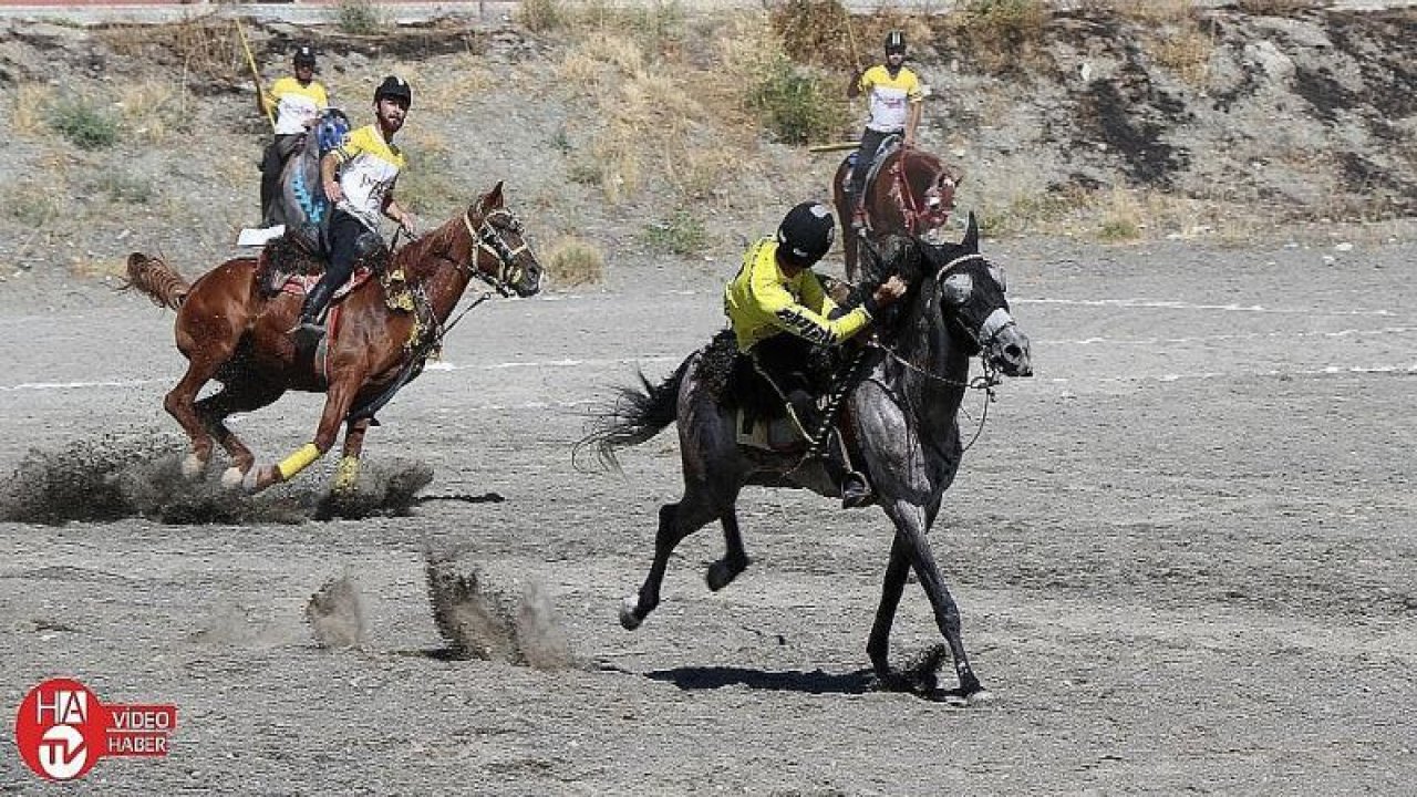 Erzincan’daki atlı cirit müsabakaları nefes kesti