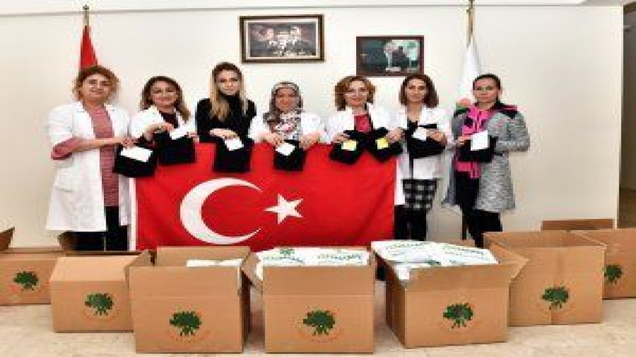 Mamak Belediyesi Ahmet Yesevi Aile Merkezi kursiyerlerinin, kınalı kuzularımız dedikleri Zeytin Dalı Harekâtı’nda görev yapan Mehmetçik için ördüğü atkı ve boyunluklar yola çıktı