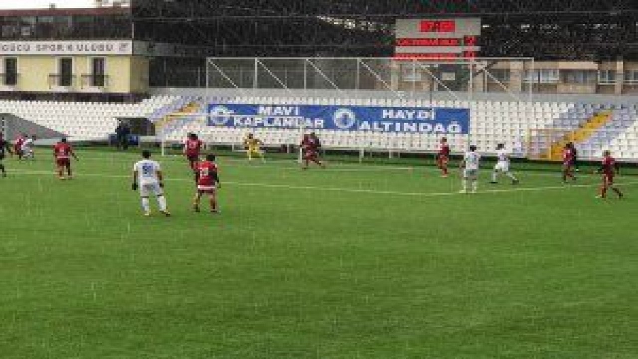 TFF 3. Lig’in 25. Haftası’nda Batman Petrolspor’u ağırlayan Yeni Altındağ Belediyespor, sahadan 3 – 2 galip ayrıldı