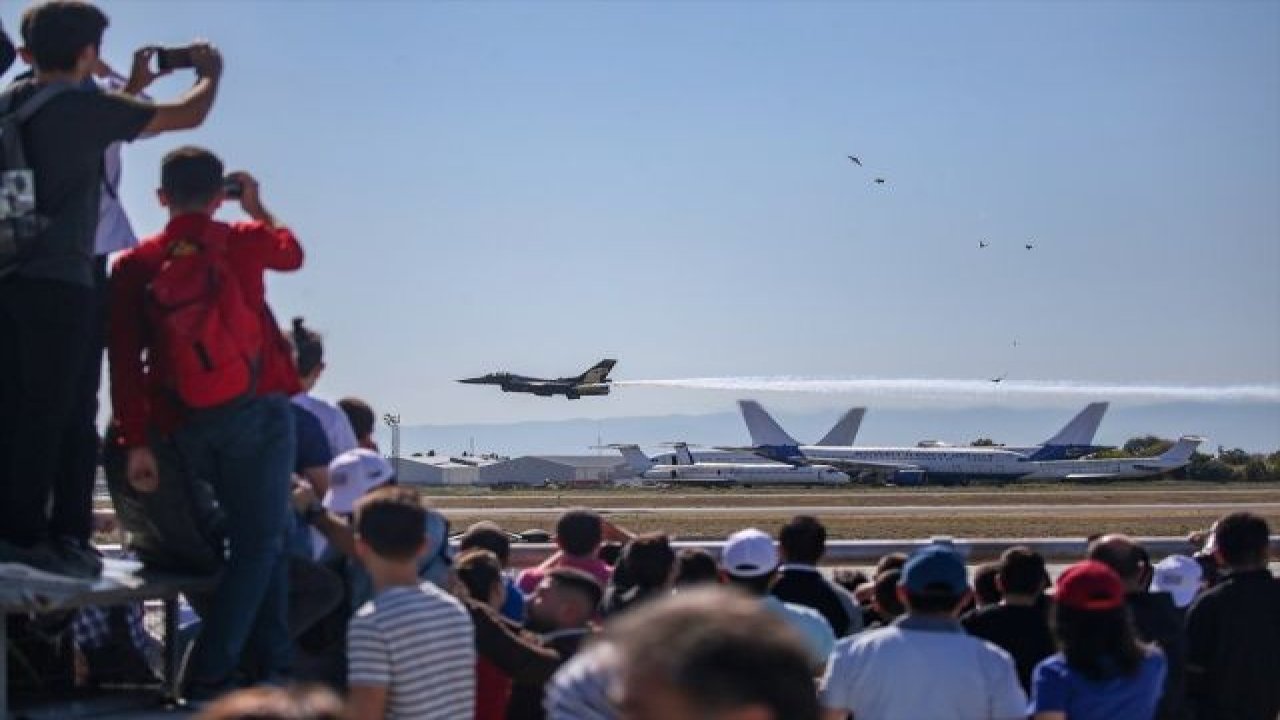 SOLOTÜRK, TEKNOFEST İstanbul kapsamında gösteri yaptı