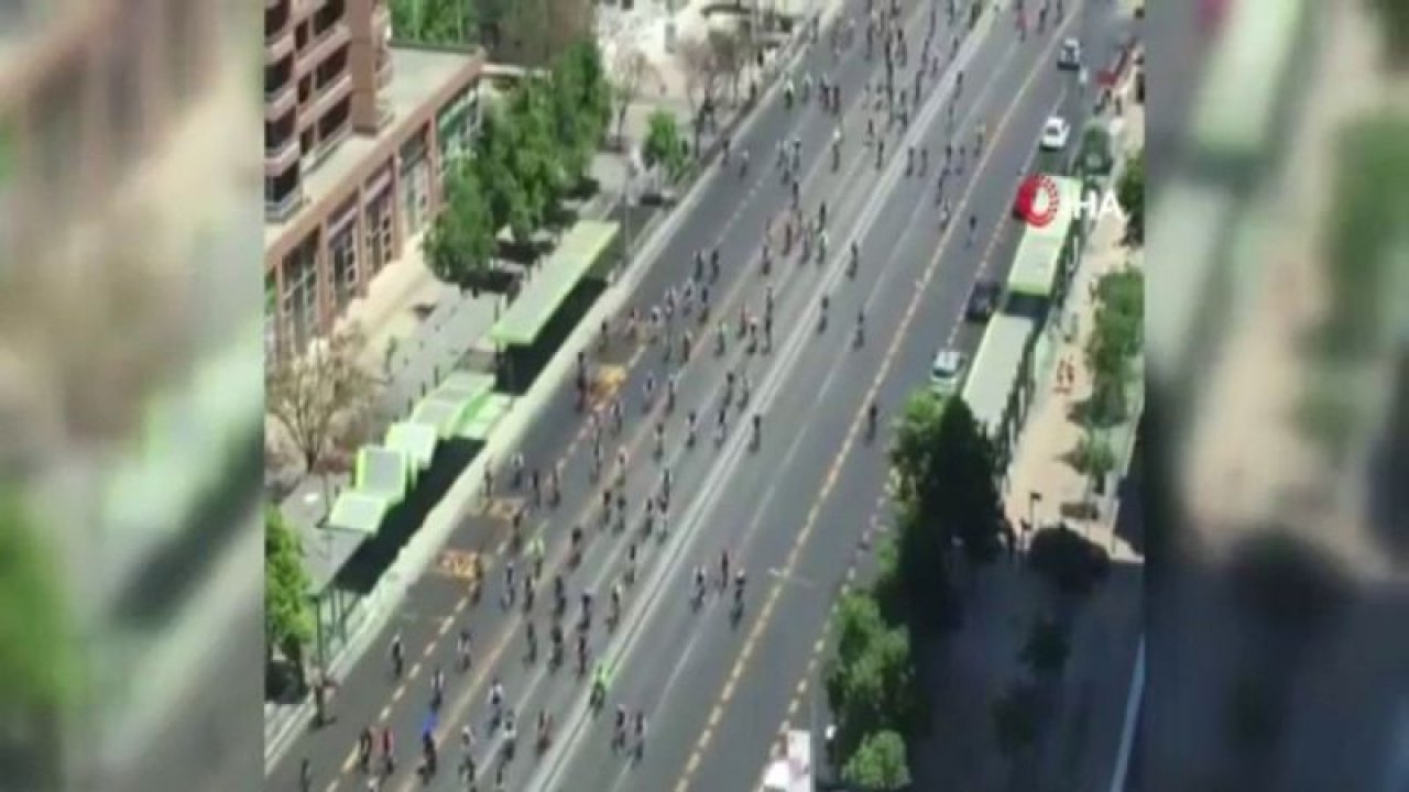Şili’de protestolarda bisikletliler devlet başkanının evine giden yolu kapattı