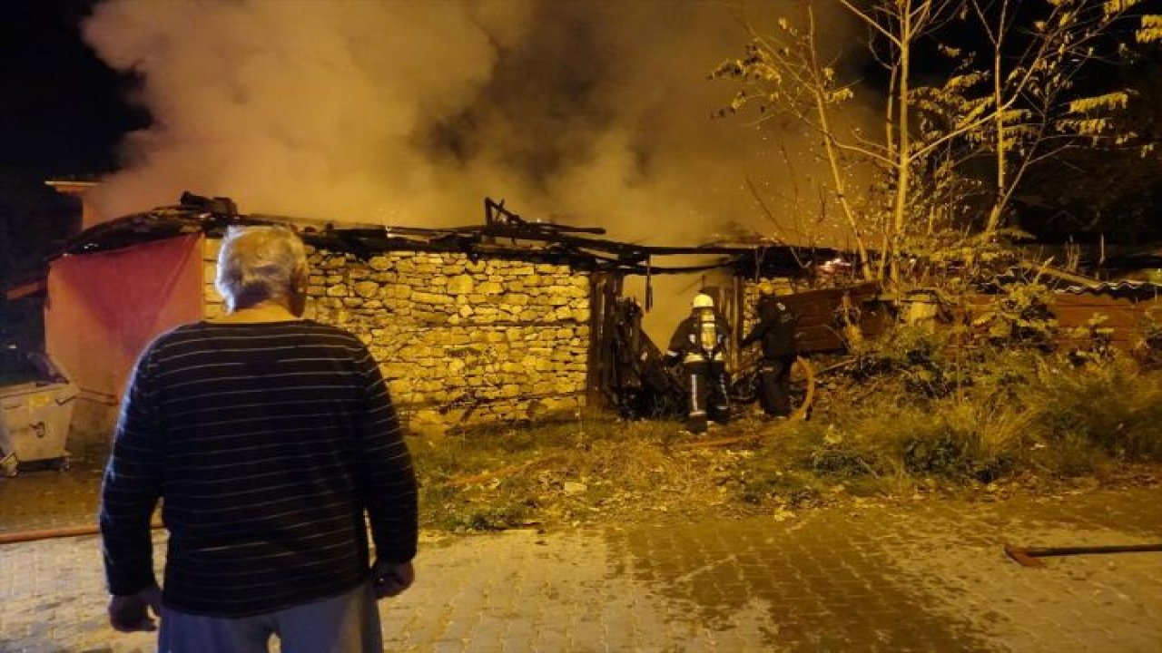 Yürekleri Dağlayan Fotoğraf: Evi Yanarken Böyle İzledi...