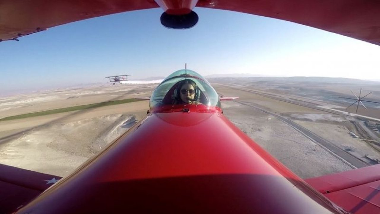 Baba kız akrobasi pilotlarından Ata'ya "saygı uçuşu" - ESKİŞEHİR