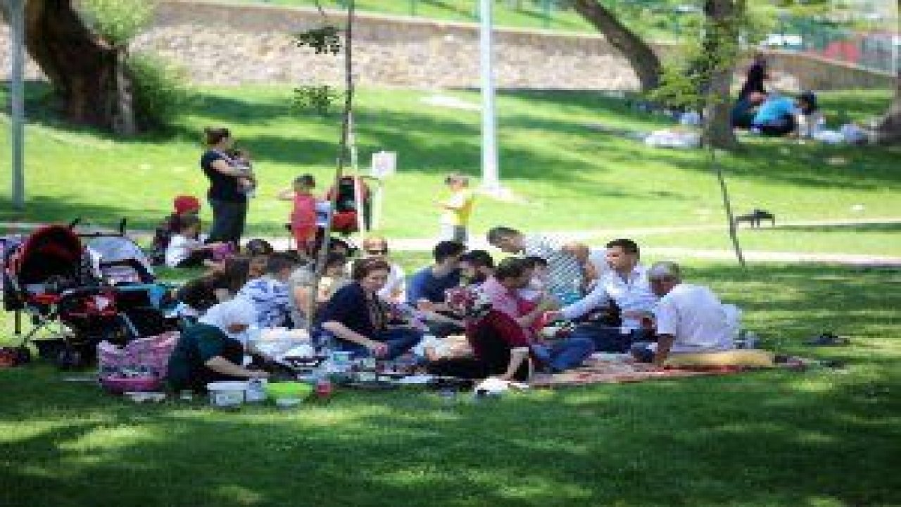 Yenimahalle Yakacık Mesire Alanı, Ramazan Bayramı'nda doldu taştı