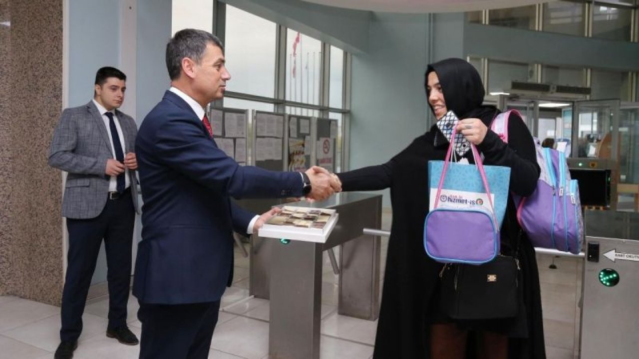 Başkan Şimşek, belediye personelini kapıda karşıladı