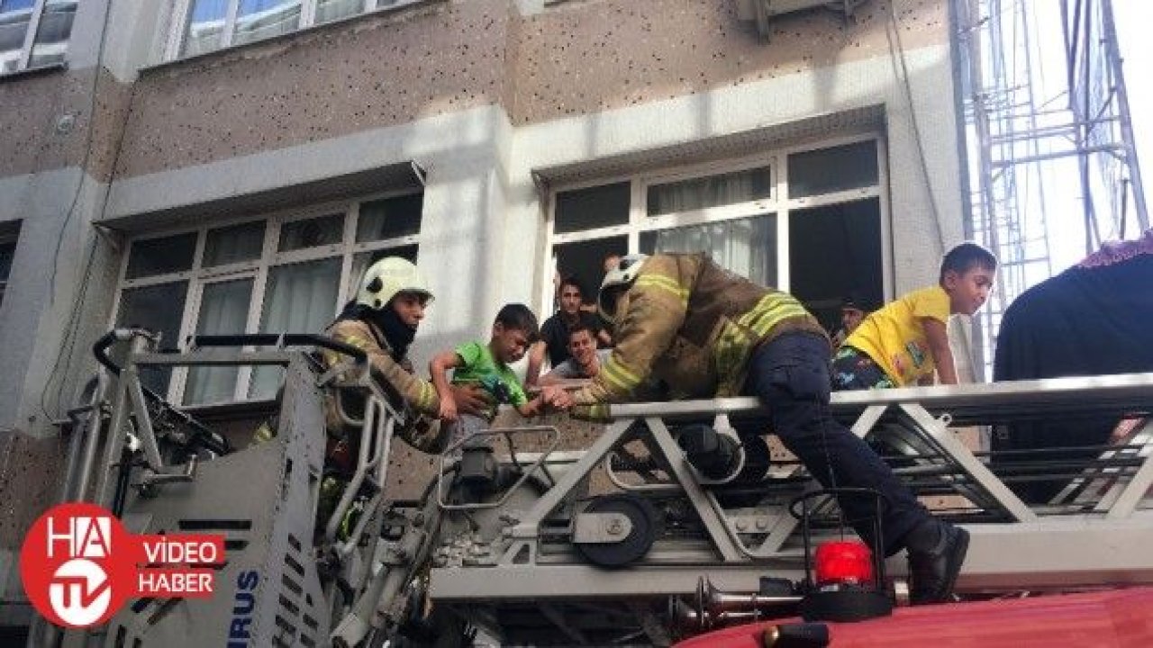 Fatih’te 5 katlı binada yangın paniği
