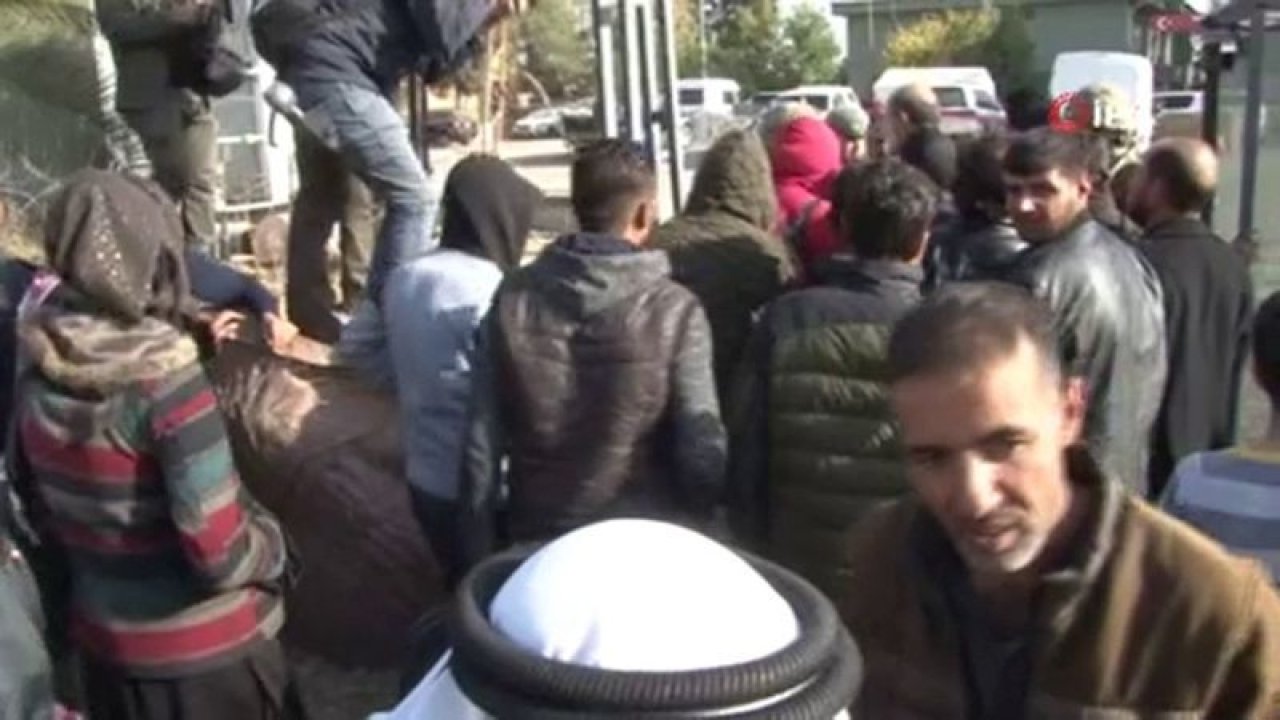 Teröristlerin baskısı nedeniyle Türkiye’ye sığının Suriyeliler ülkelerine dönüyor