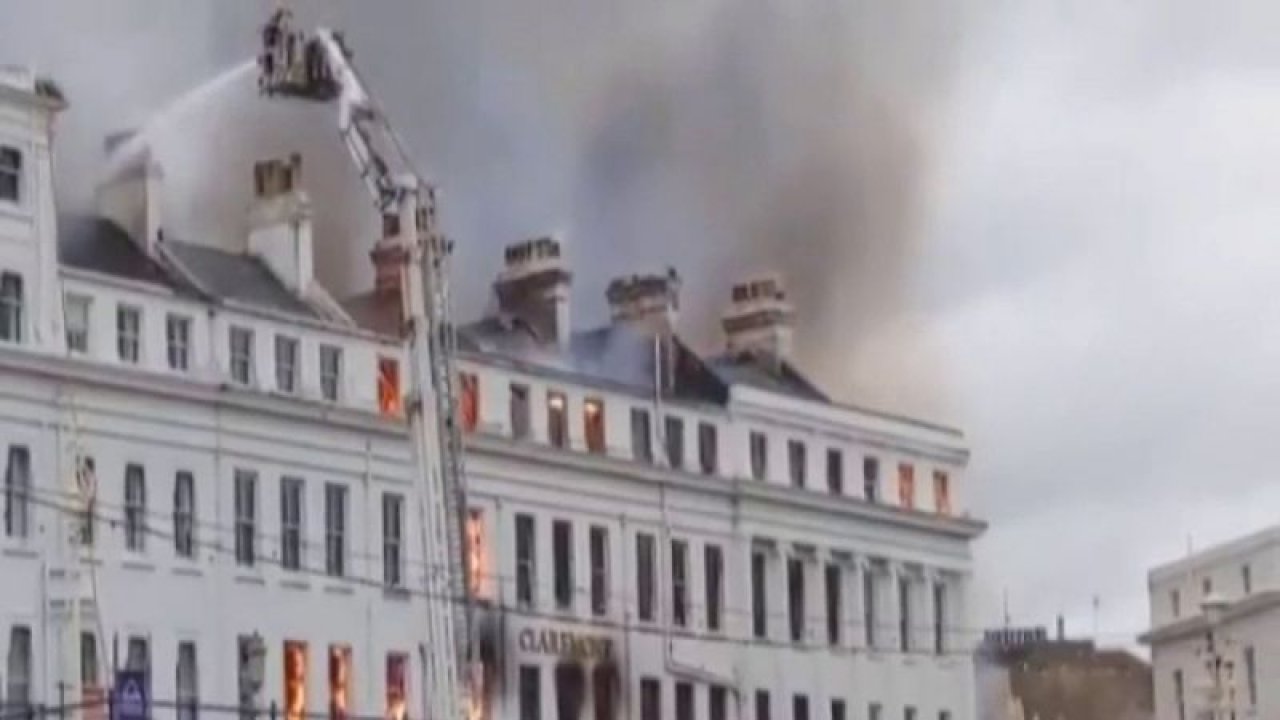 İngiltere’nin sahil kenarında bulunan bir otelde yangın çıktı