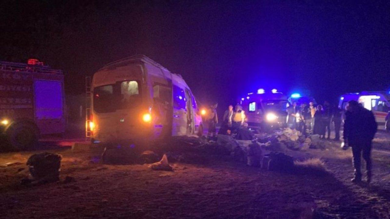 Yozgat'ta minibüs devrildi: 16 yaralı