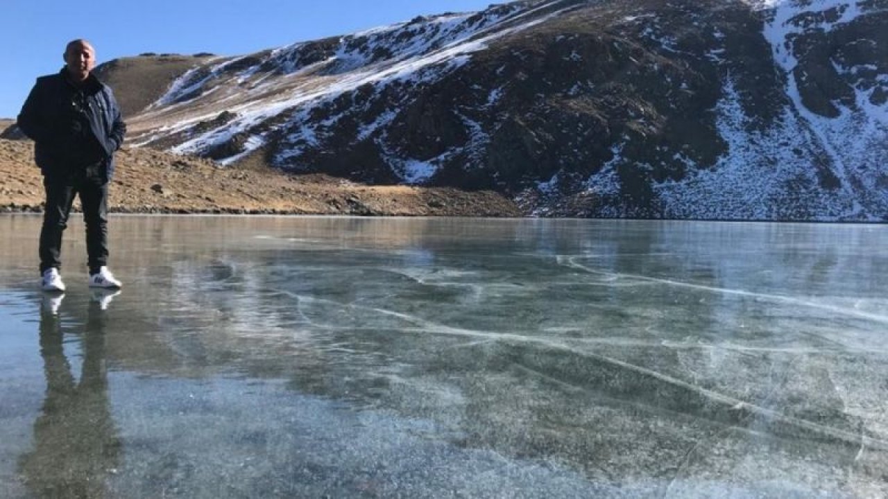 Doğal göl buz tuttu vatandaşlar hatıra fotoğrafı çektirdi
