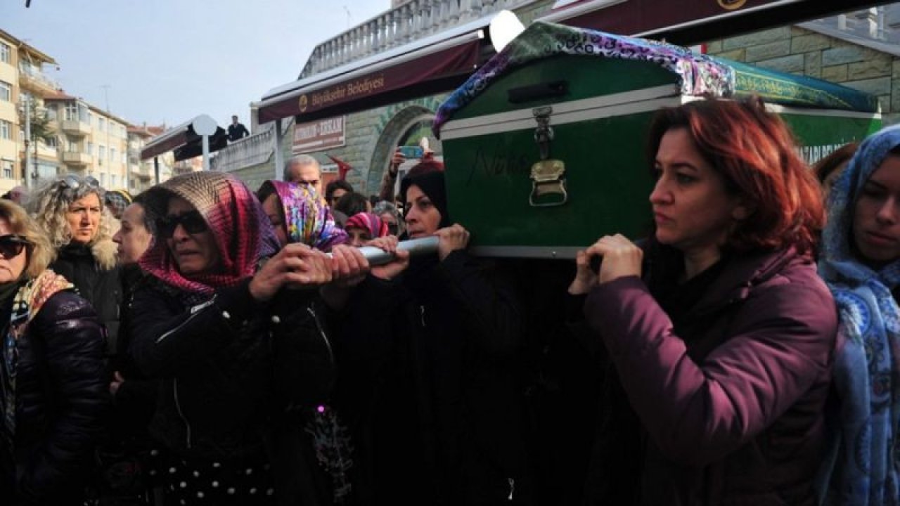 Kocası tarafından öldürülen Ayşe Tuğba’nın tabutunu kadınlar taşıdı