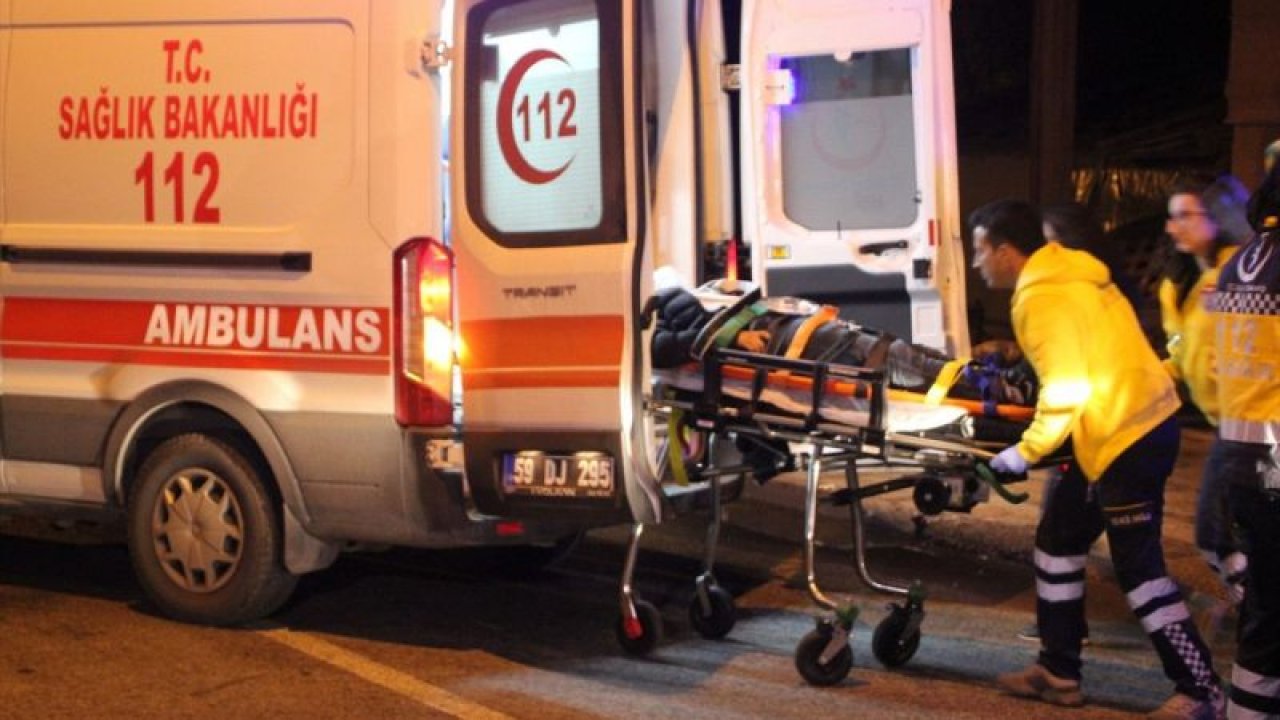 Tekirdağ'da otomobil yol kenarındaki dükkana çarptı: 4 yaralı