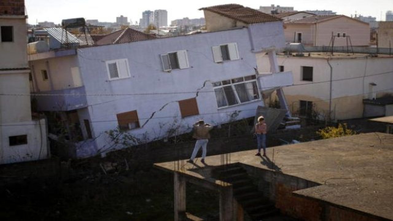 Ölü Sayısı 40'a Yükseldi: Art Arda Deprem Oluyor!