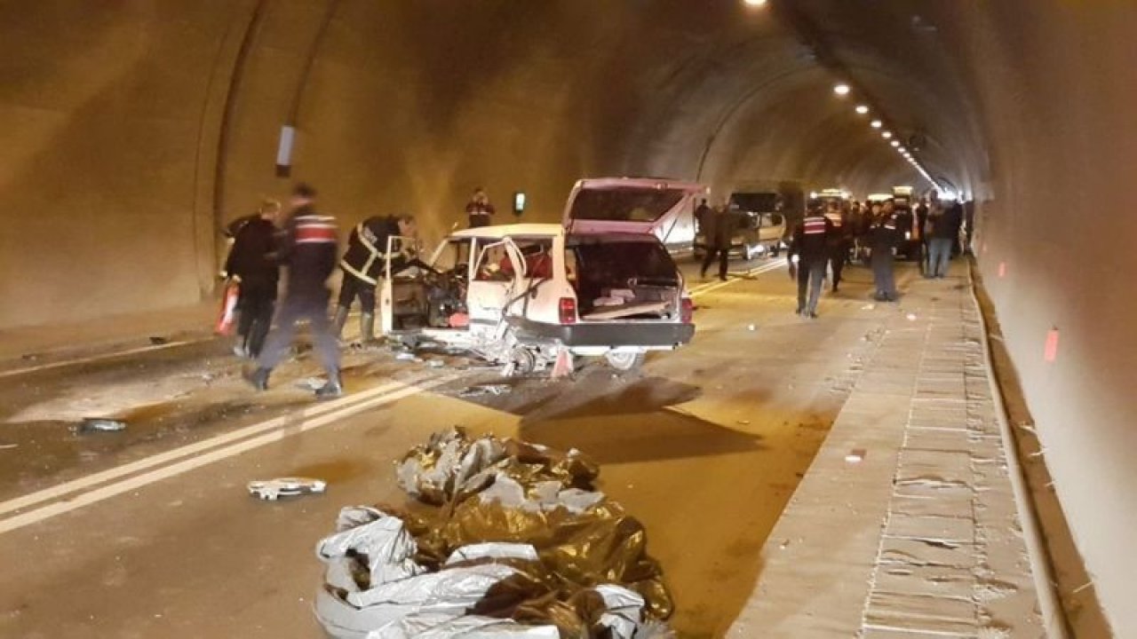 Artvin’de tünel içinde zincirleme trafik kazası