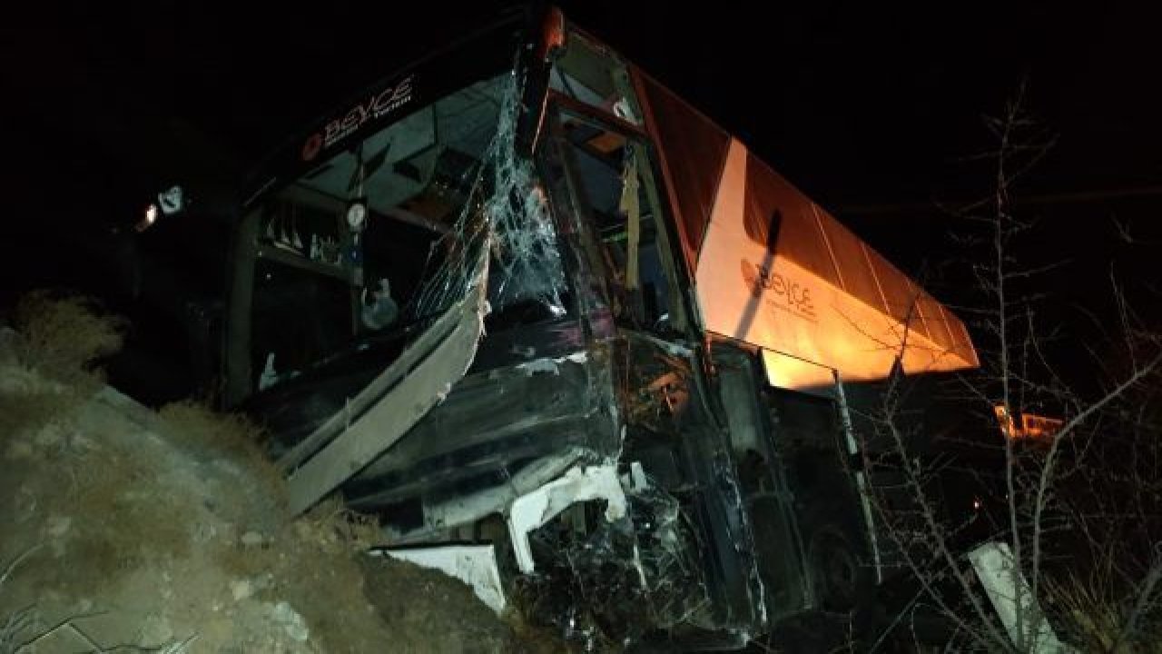 Bursaspor taraftarlarını taşıyan otobüs ile tır çarpıştı: 15 yaralı - KONYA