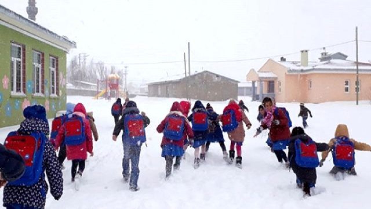 O İlçede Okullar Tatil Edildi! Yılın İlk Kar Tatili...