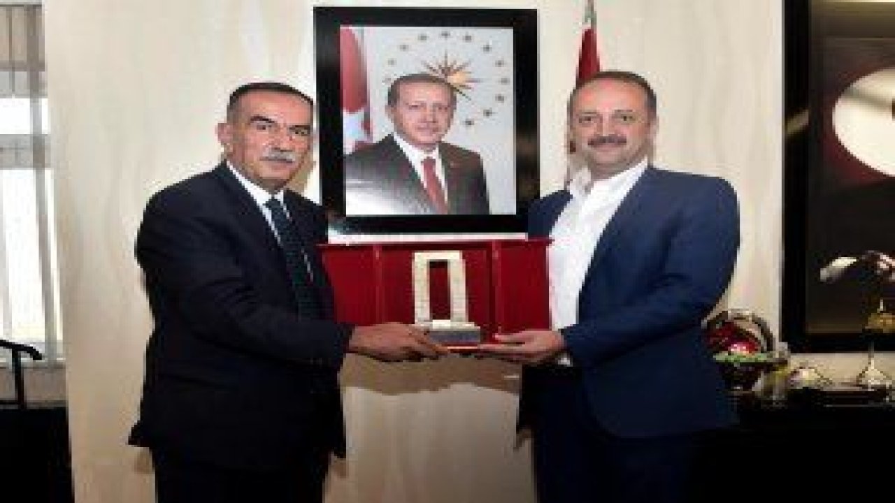 Çanakkale Eceabat Belediye Başkanı Adem Ejder, Mamak Belediye Başkanı Mesut Akgül’ü makamında ziyaret etti