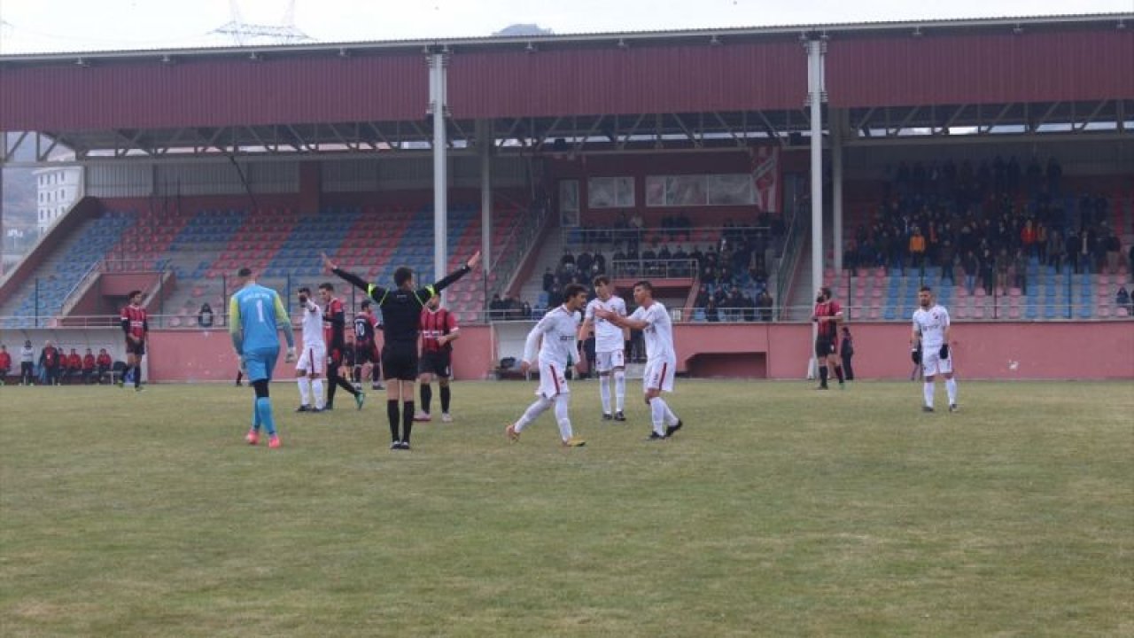 Tosya Belediye Başkanı Kavaklıgil, amatör ligde ilk maçına çıktı