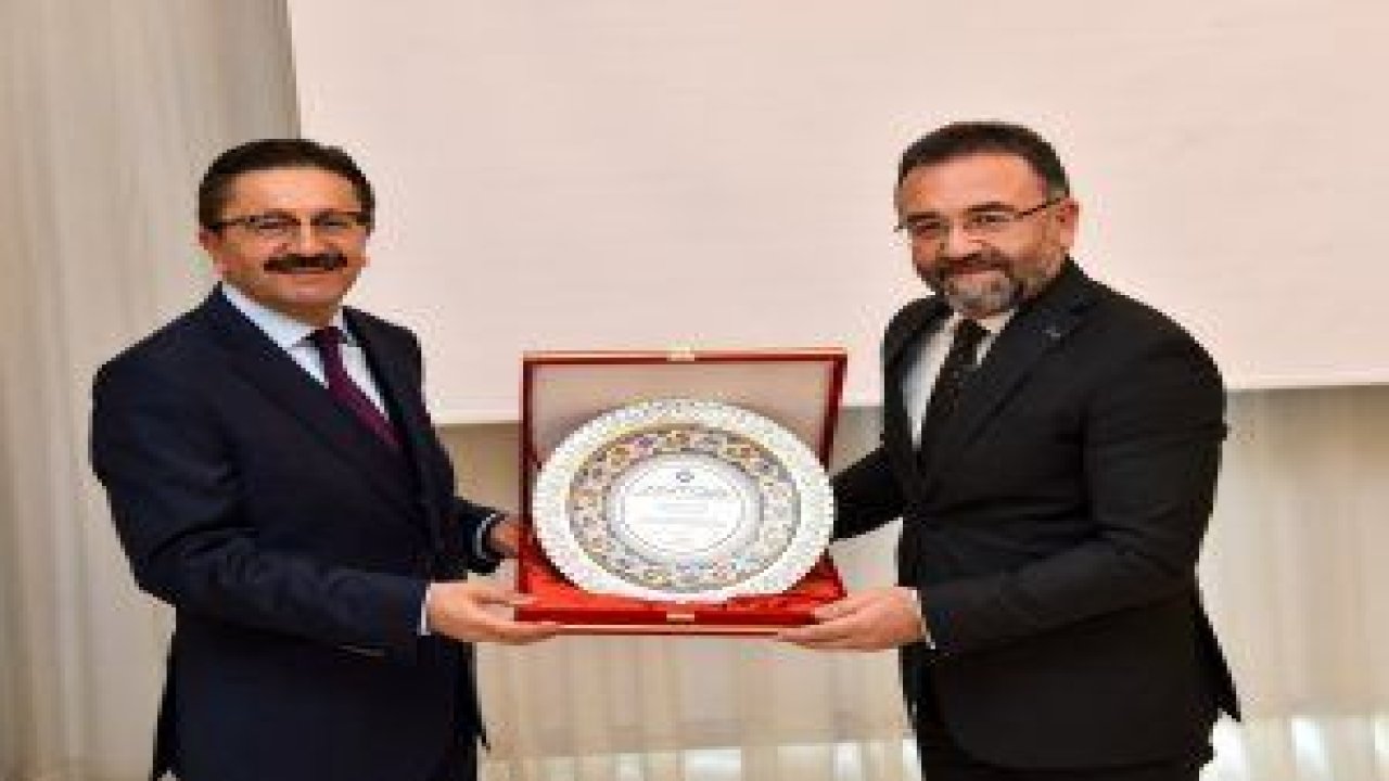 Altındağ’ı eski cazibeli günlerine döndürmek için büyük gayret sarf eden Altındağ Belediye Başkanı Veysel Tiryaki turizm yatırımlarını Ankaralı otelcilere anlattı