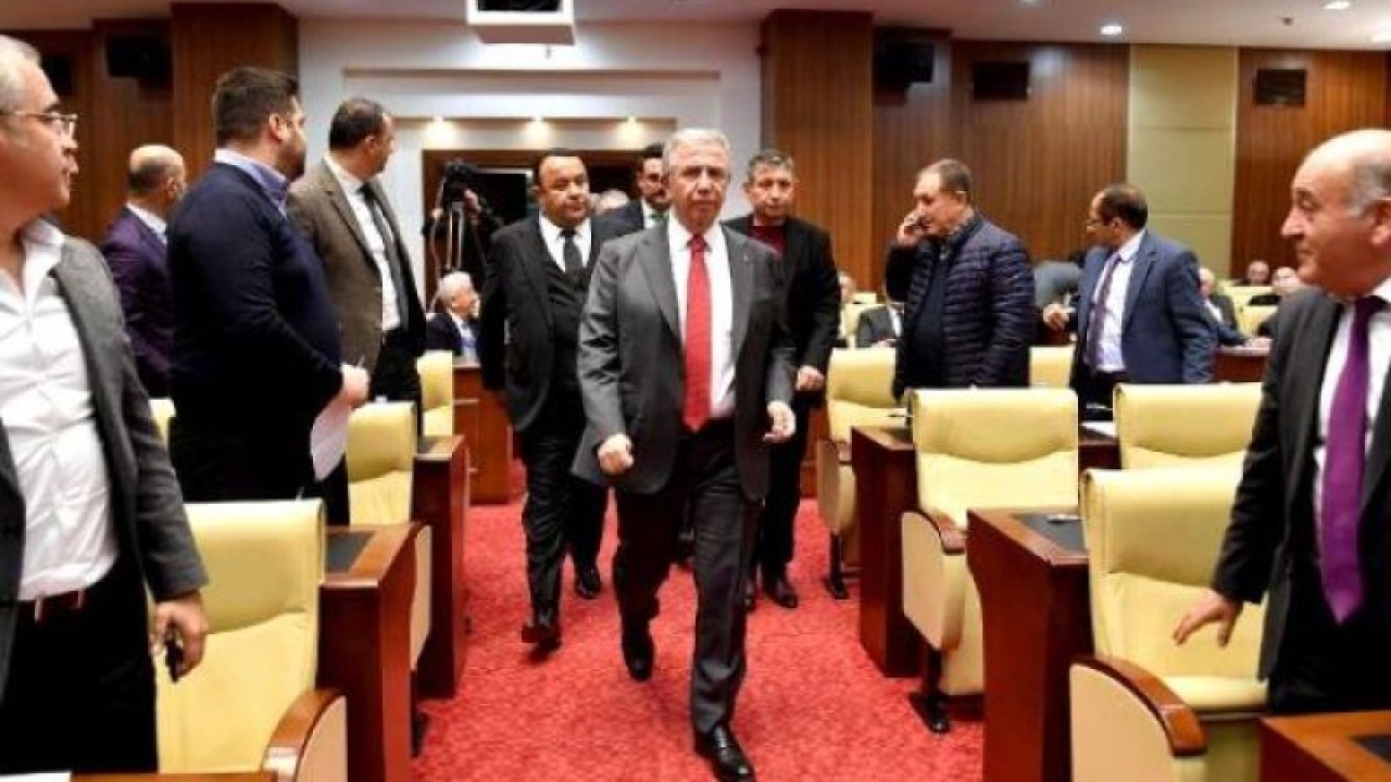 Ankara Büyükşehir Belediyesi Meclisi'nde Gergin Anlar! İki Grup Karşı Karşıya Geldi