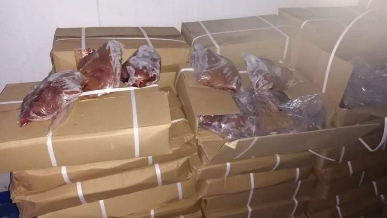 Mersin’e Çin’den getirilen kuzu ciğeri polis ekiplerince yakalandı