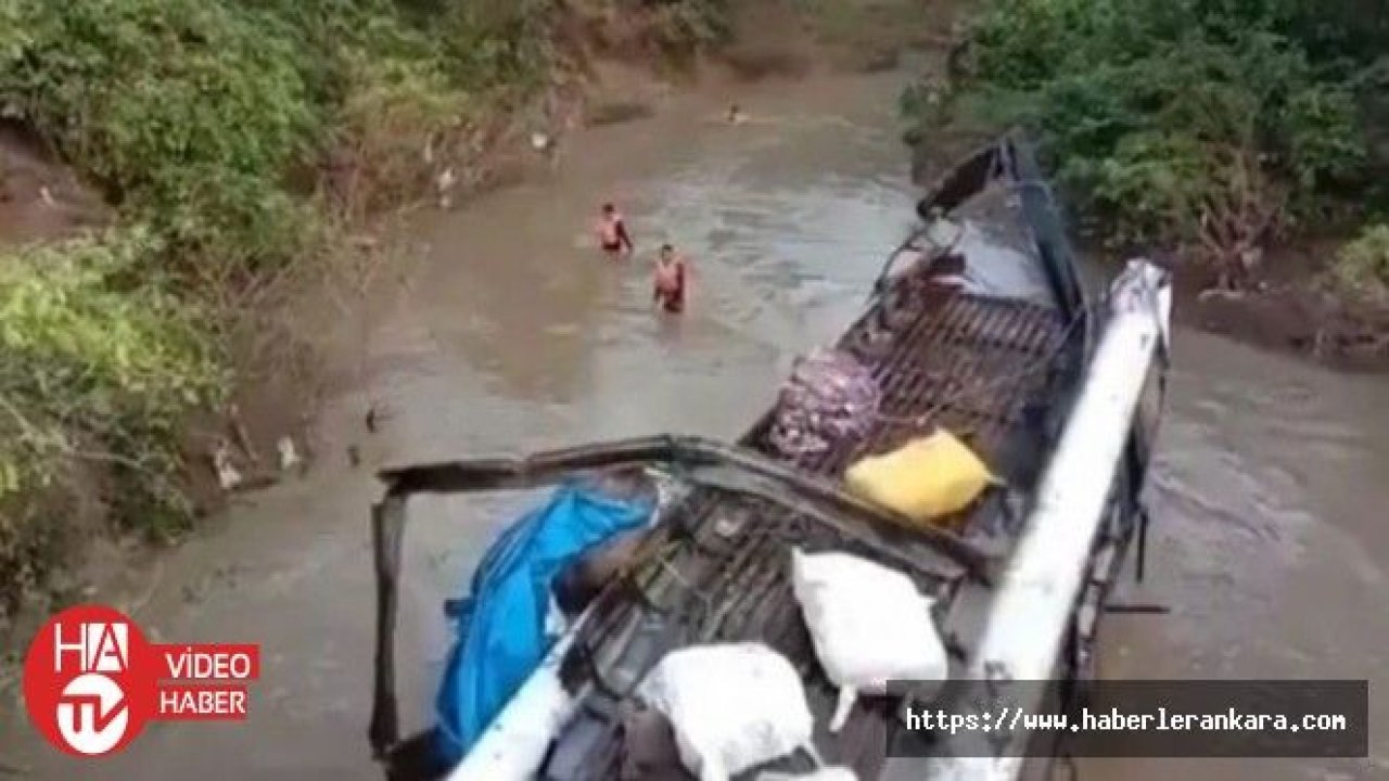 Hindistan'da otobüs nehre düştü: 8 ölü, 20 yaralı