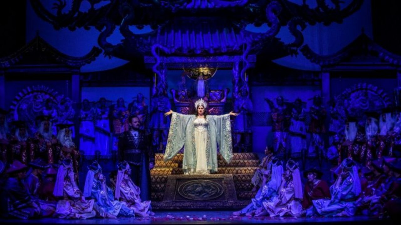 Calaf'ın Aşkı Turandot, Opera Sahnesi'nde