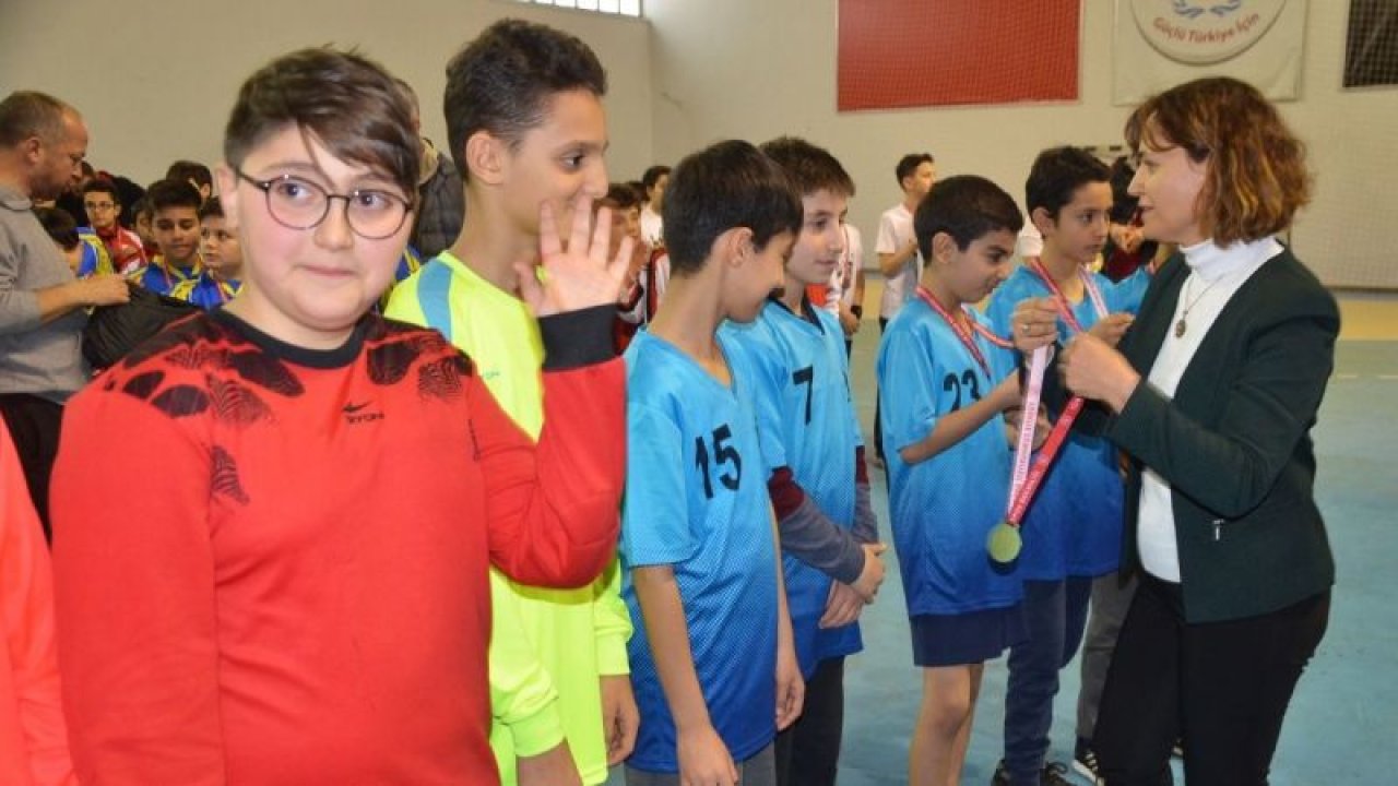 Nasrettin Hoca Ortaokulu Hentbolde Ankara birincisi oldu