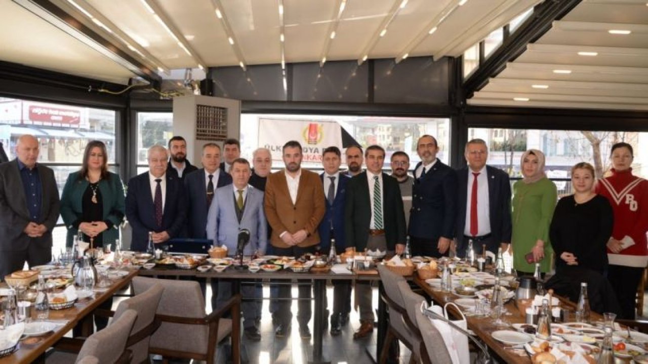 Başkan Çetin, gazetecilerle kahvaltı da buluştu