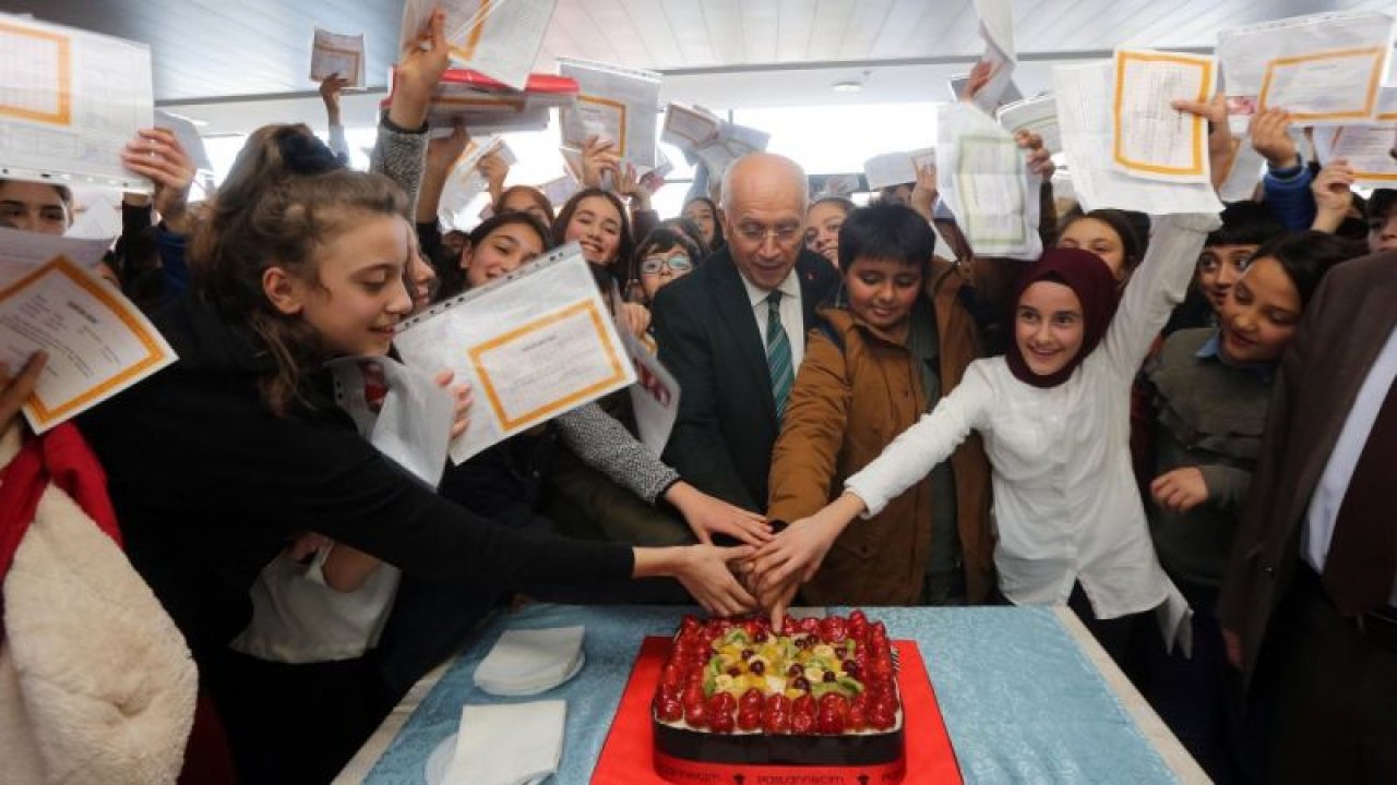Başkan Yaşar, öğrencileri karne günü yalnız bırakmadı