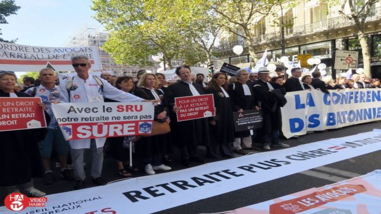 Paris’te emeklilik reformuna karşı yürüyüş