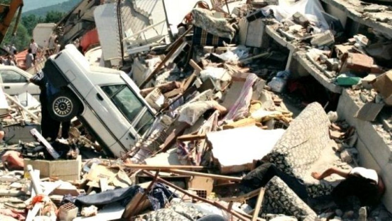 45 Saniyede 17 Bin Kişi Hayatını Kaybetti! Türkiye'deki Korku Veren Depremler