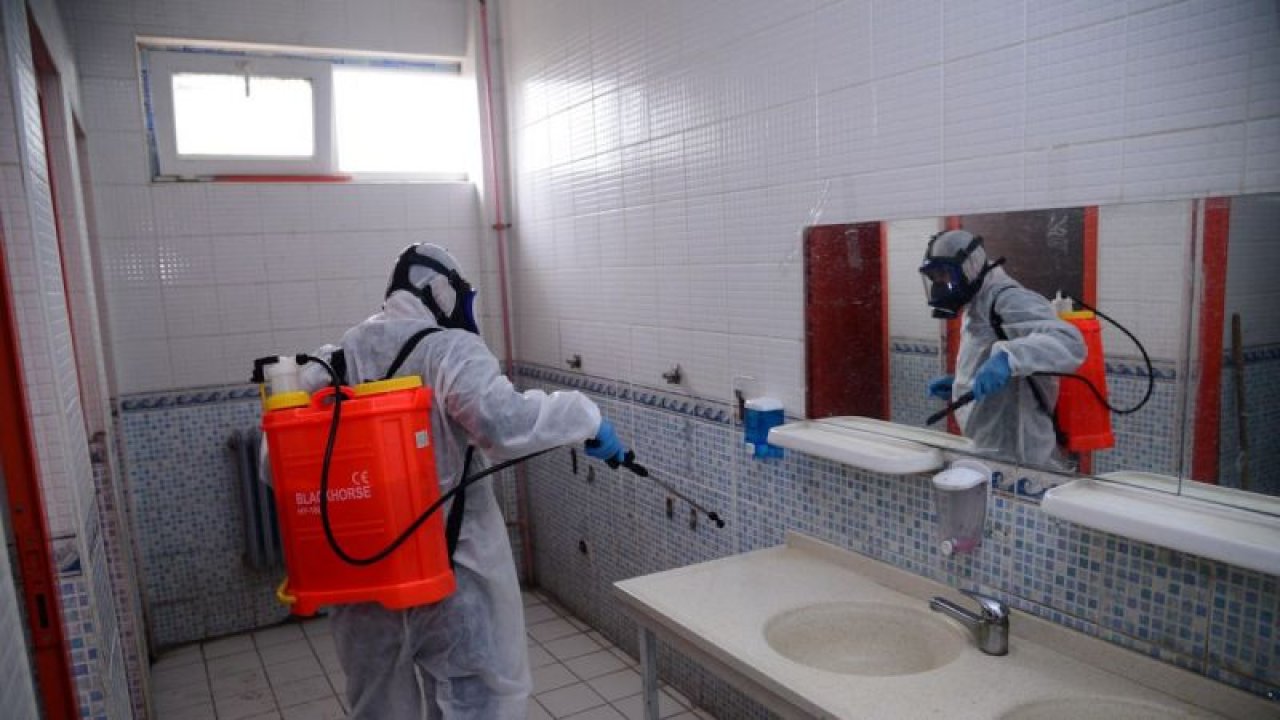Kahramankazan'da okullar dezenfekte ediliyor