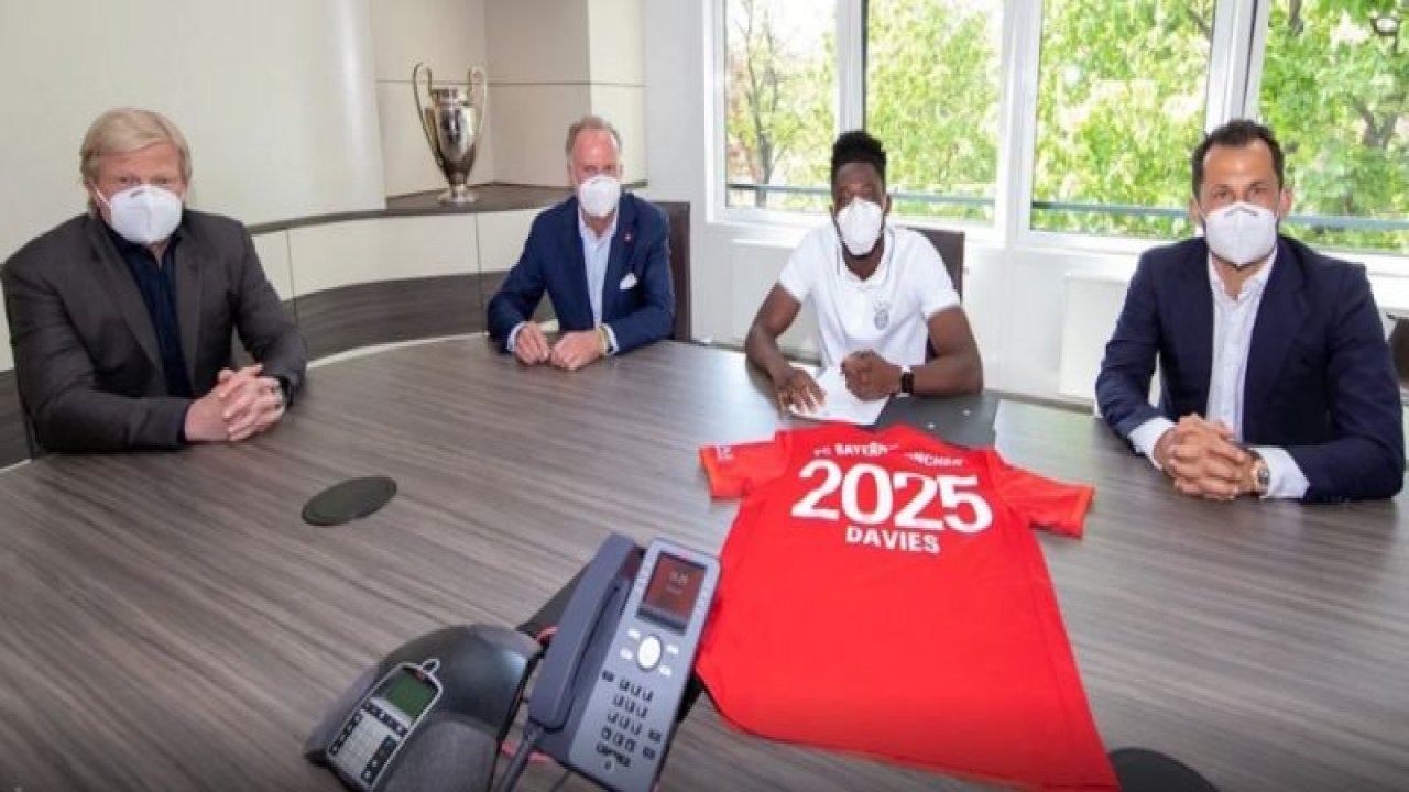 Bayern Münih, Alphonso Davies’in sözleşmesini uzattı