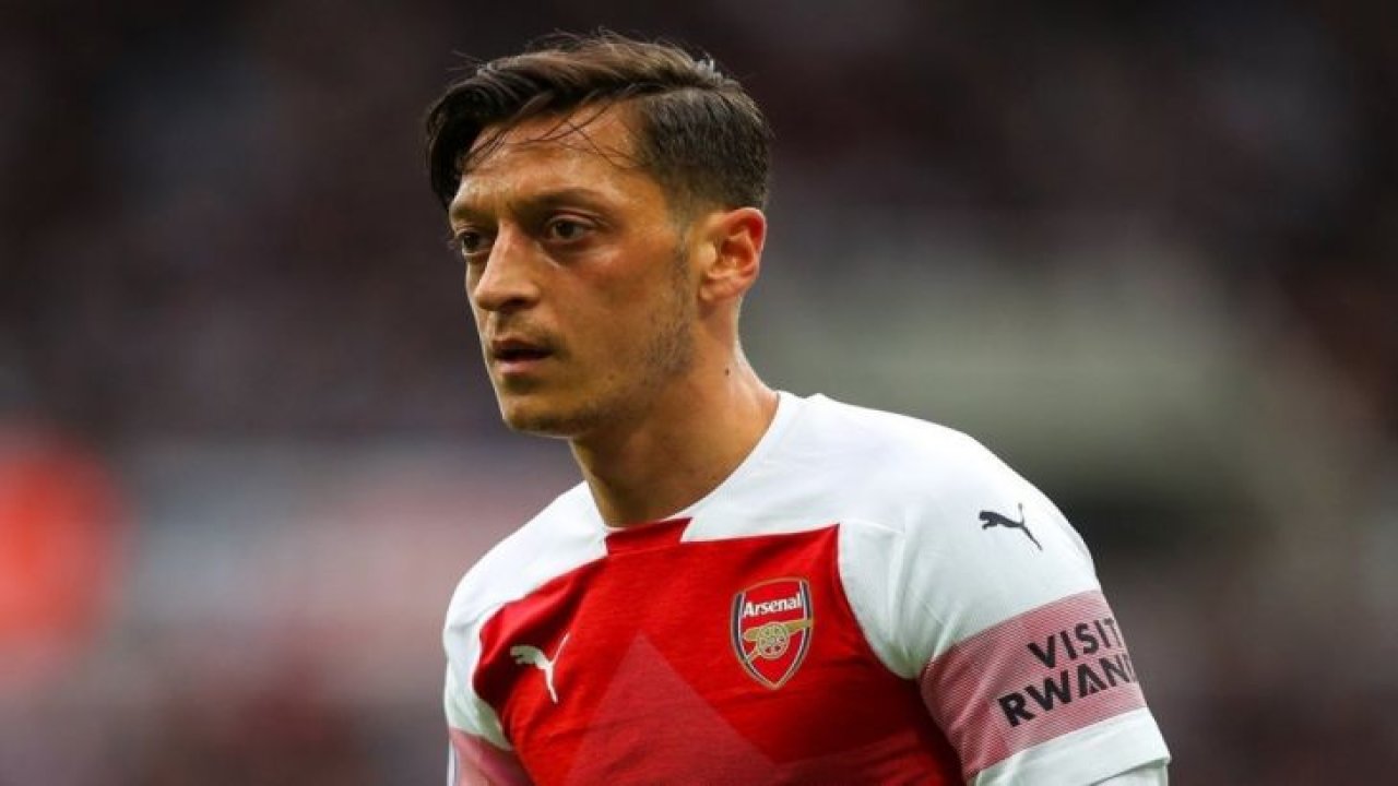 Arsenal’de Mesut Özil krizi