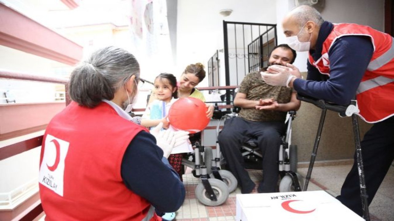 Türk Kızılayı’ndan engelli vatandaşlara gıda yardımı