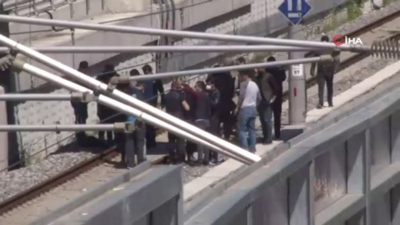 "Çantamda bomba var" dedi ve tren raylarına oturdu! Polis Alarm Verdi