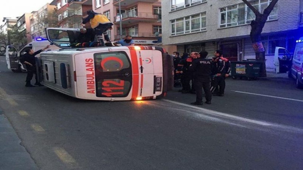 Ankara'da Ambulans ile otomobil çarpıştı: 3 yaralı