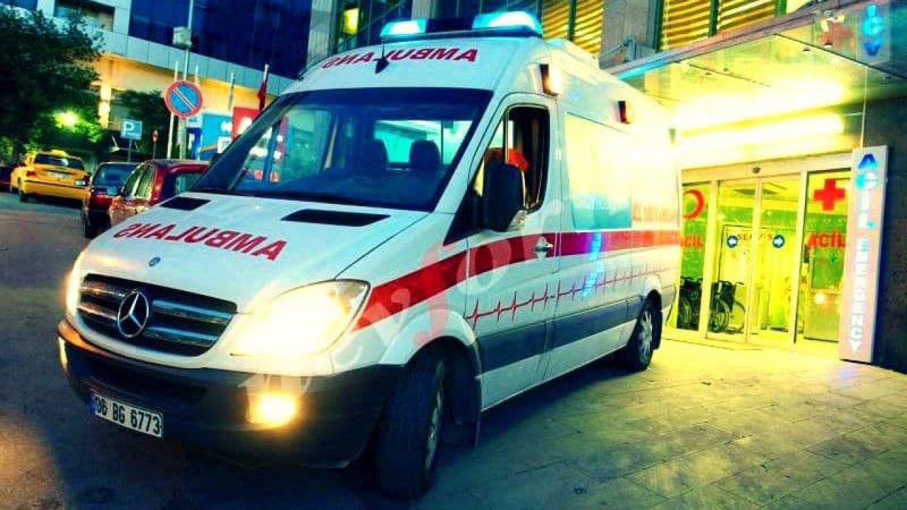 Ankara'da feci kaza: otomobil direğe çarptı: 2 ölü, 1 yaralı